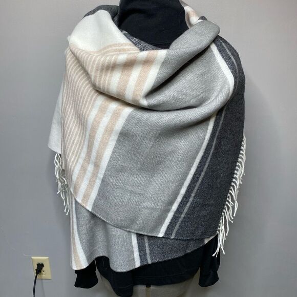 Calvin Klein Scarf wrap grey ivory beige striped 76 x 24 + fringe soft NWT - Picture 4 of 14